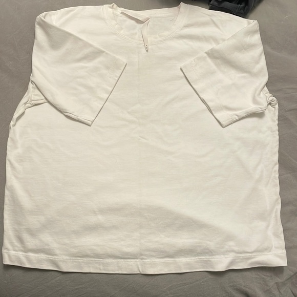 Like new white tee from aritzia - Picture 1 of 1